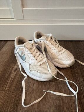 Women's Nike Airmax Athletic Sneakers size 8